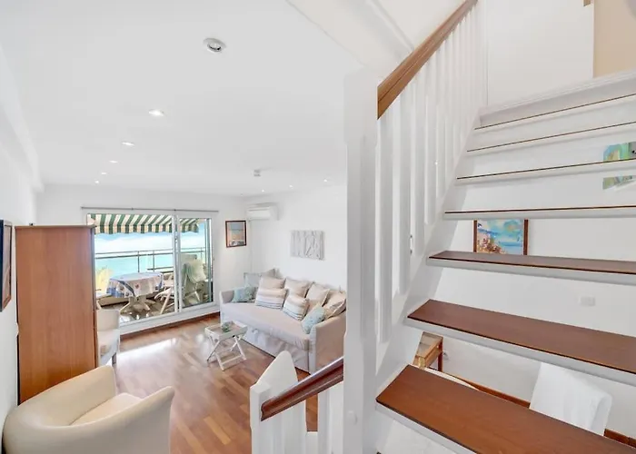 La Prom - A Two Bedroom With A Sea View