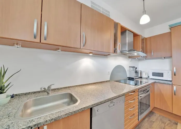 La Prom - A Two Bedroom With A Sea View *