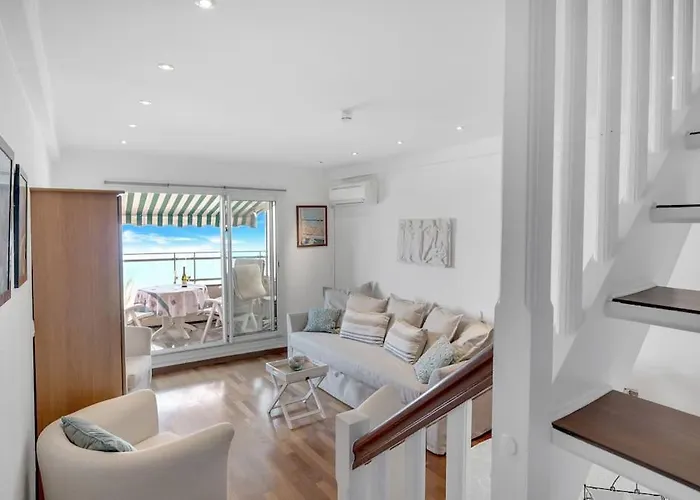 La Prom - A Two Bedroom With A Sea View