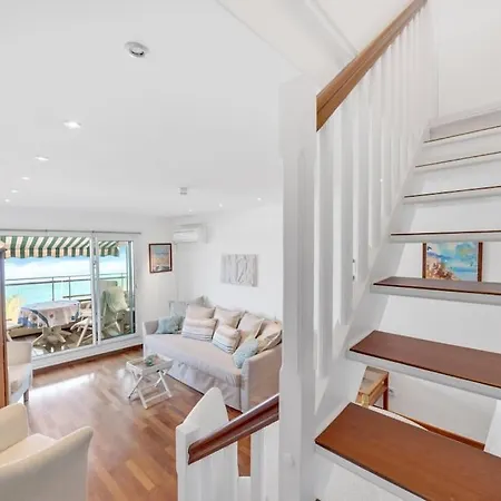 La Prom - A Two Bedroom With A Sea View