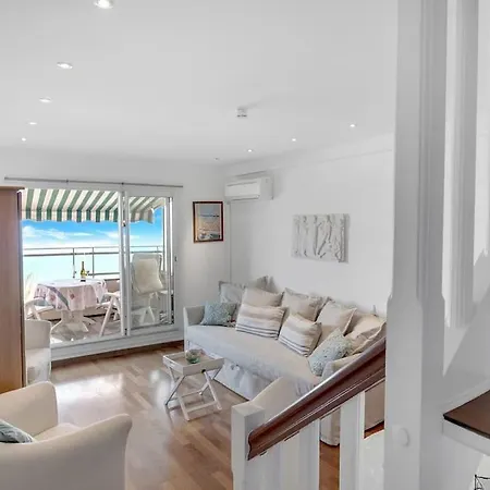 La Prom - A Two Bedroom With A Sea View